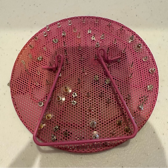 Girl’s Peace Sign Earrings holder / stand w/ over 35 pairs of earrings - Picture 9 of 9